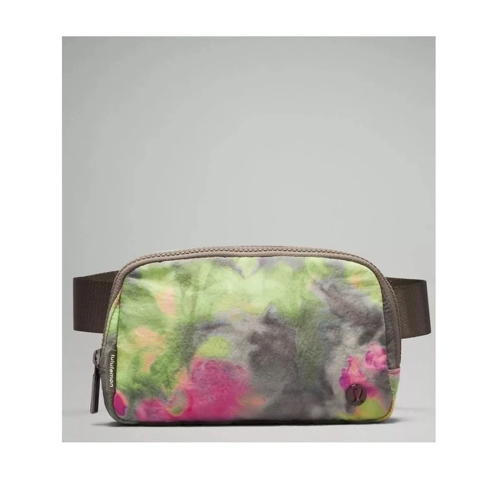 Lululemon everywhere belt bag hyper dye